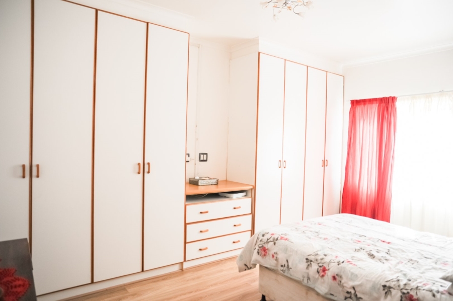 5 Bedroom Property for Sale in McDougall